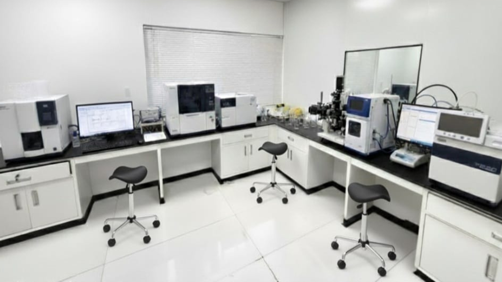 Advanced Fume Hood Systems